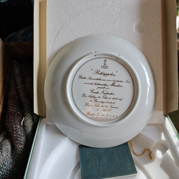 Little Red Riding Hood Collector Plate - Picture 2 of 2